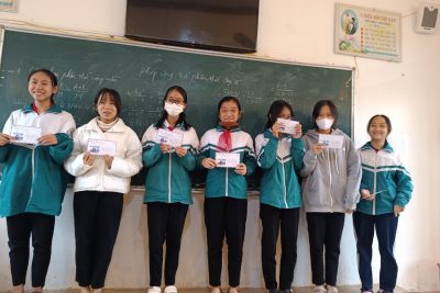 Trao thưởng cho học sinh có thành tích cao trong các hoạt động năm học 2023-2024