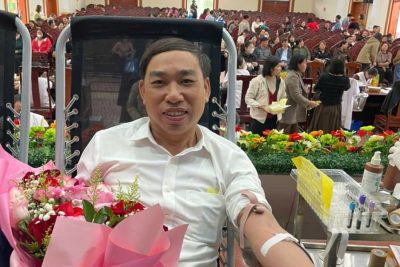 Cán bộ, giáo viên trường THCS Xuân Đài tham gia hiến máu tình nguyện năm 2025