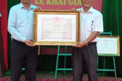 Trường THCS Xuân Đài nhận Bằng Công nhận đạt chuẩn Quốc gia